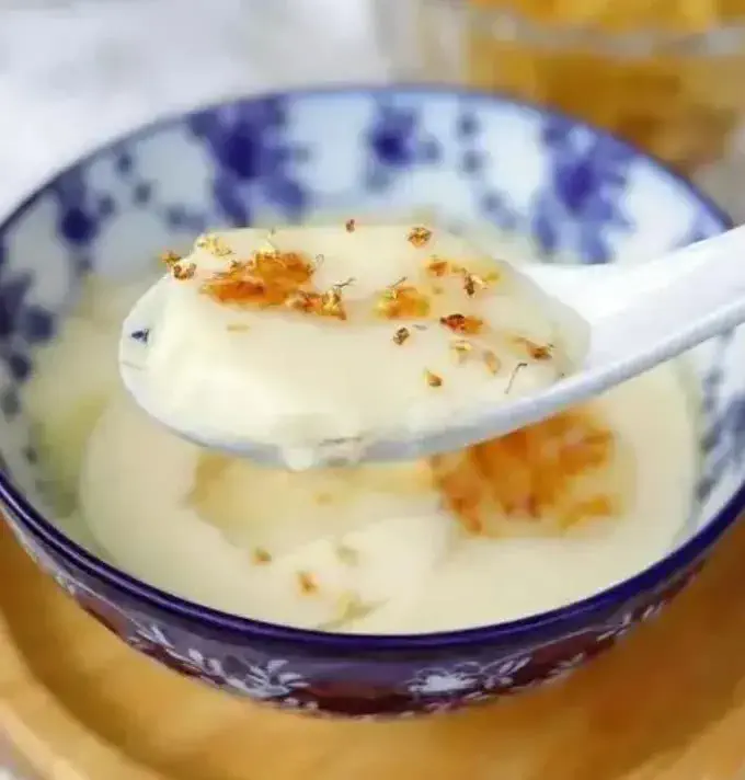 A spoon of Guangdong double-skin milk with osmanthus